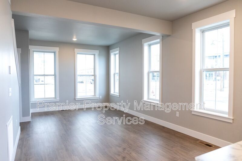 2 Bed/2.5 Bath Modern Duplex on Billings West End property image