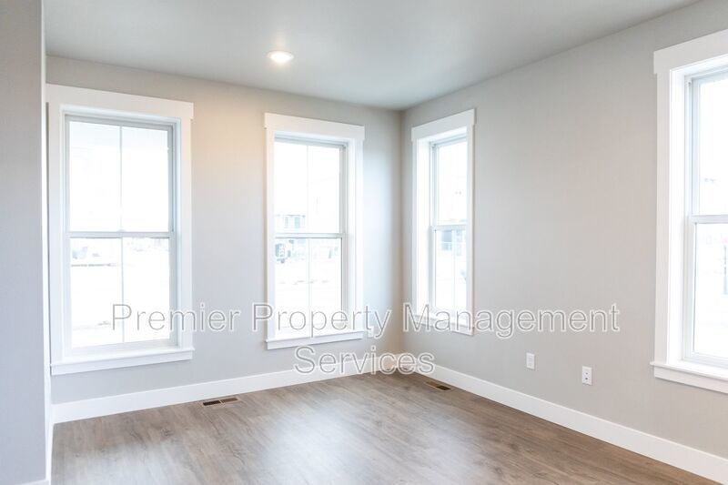 2 Bed/2.5 Bath Modern Duplex on Billings West End property image