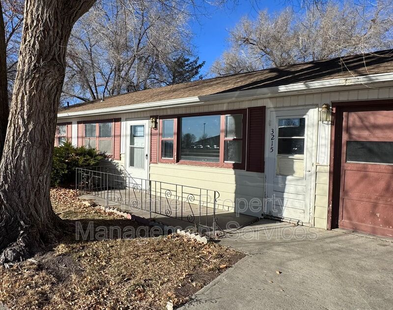 Charming West End Rental with Large Backyard & Garage property image