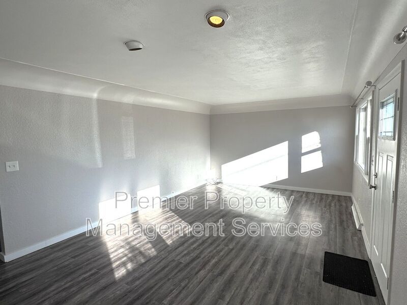 Charming West End Rental with Large Backyard & Garage property image