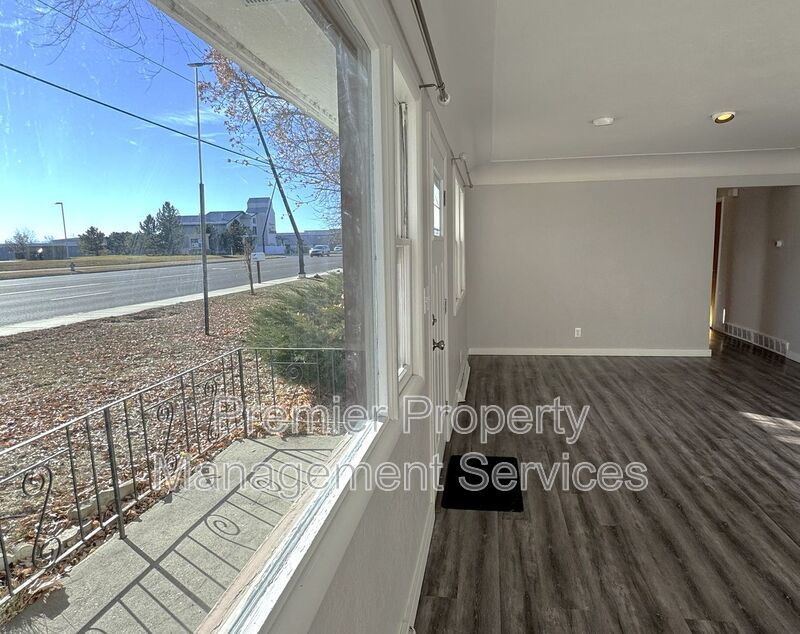 Charming West End Rental with Large Backyard & Garage property image