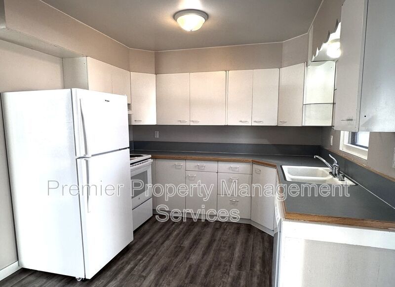 Charming West End Rental with Large Backyard & Garage property image