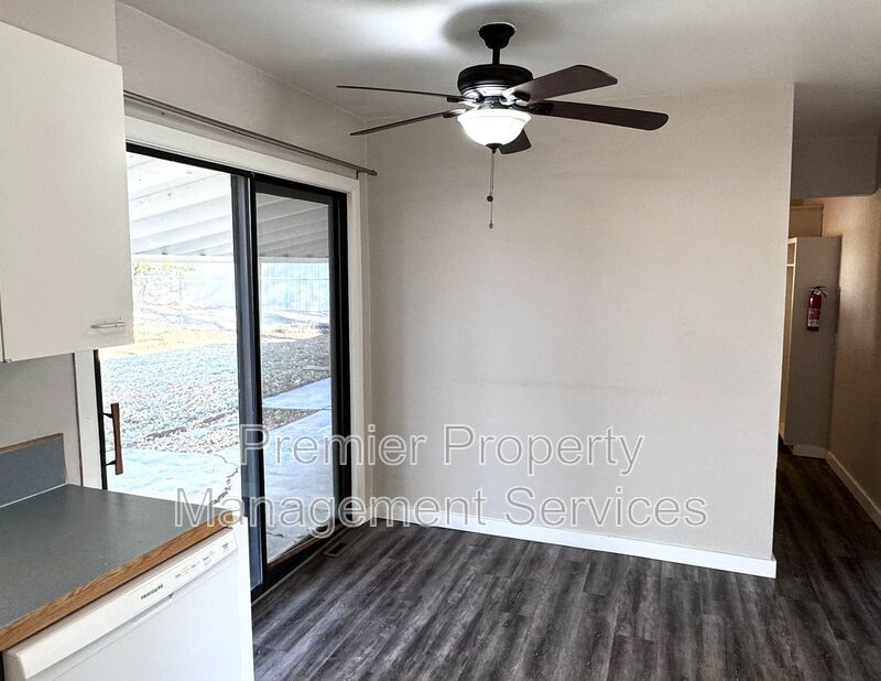 Charming West End Rental with Large Backyard & Garage property image