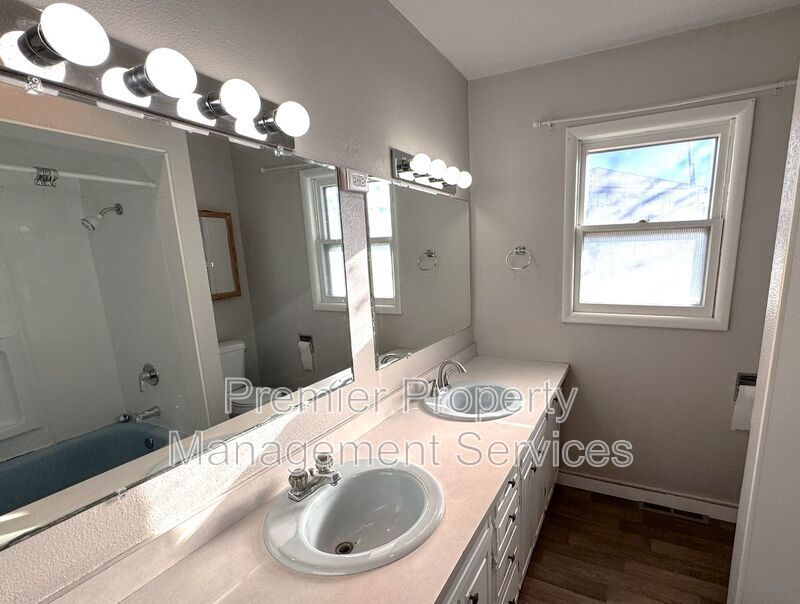 Charming West End Rental with Large Backyard & Garage property image