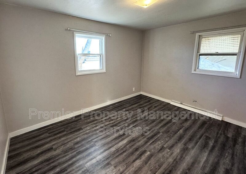 Charming West End Rental with Large Backyard & Garage property image