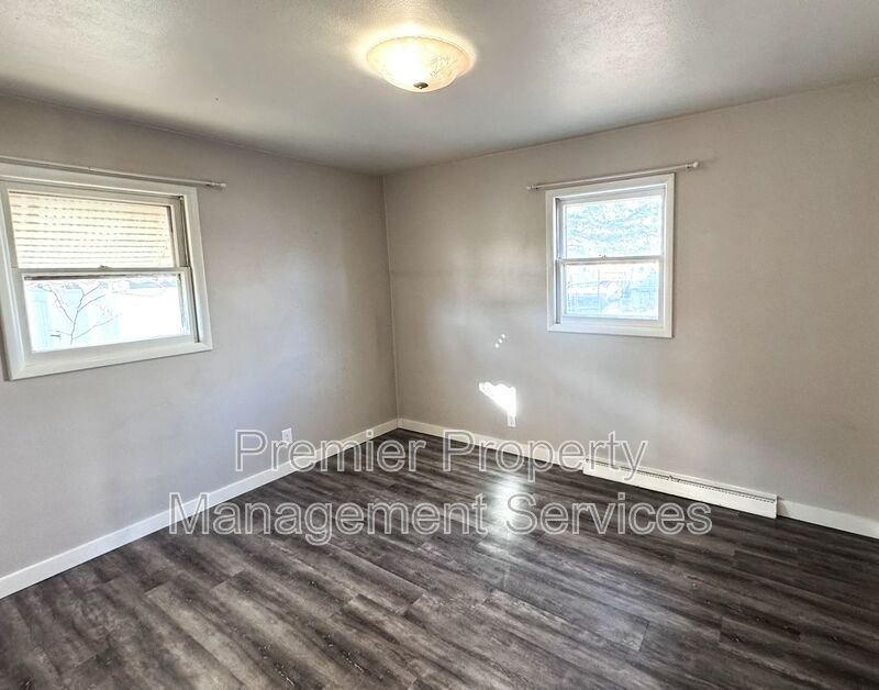 Charming West End Rental with Large Backyard & Garage property image