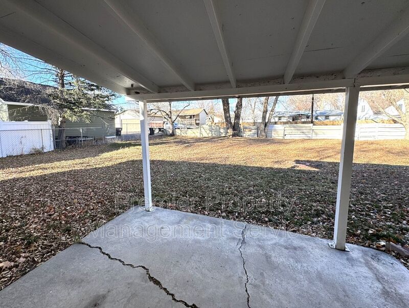 Charming West End Rental with Large Backyard & Garage property image