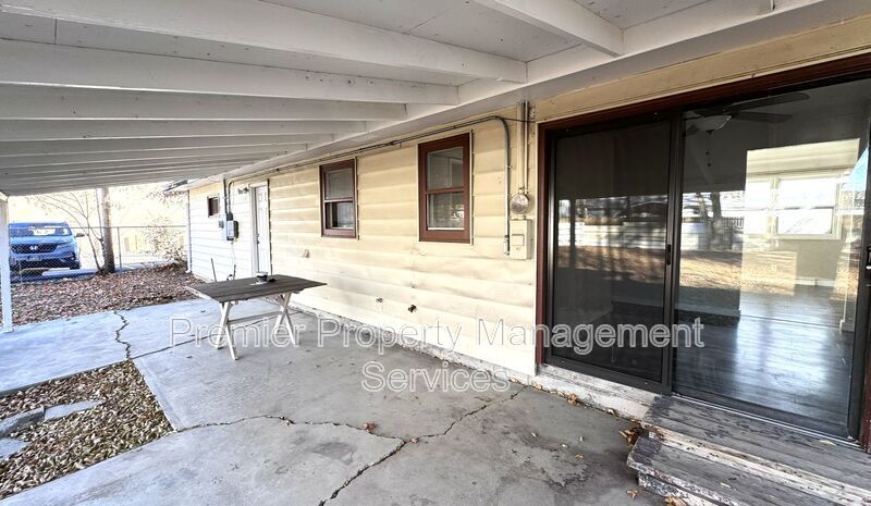 Charming West End Rental with Large Backyard & Garage property image