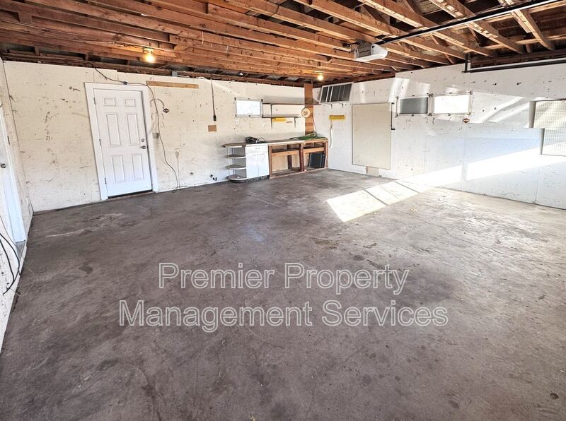 Charming West End Rental with Large Backyard & Garage property image