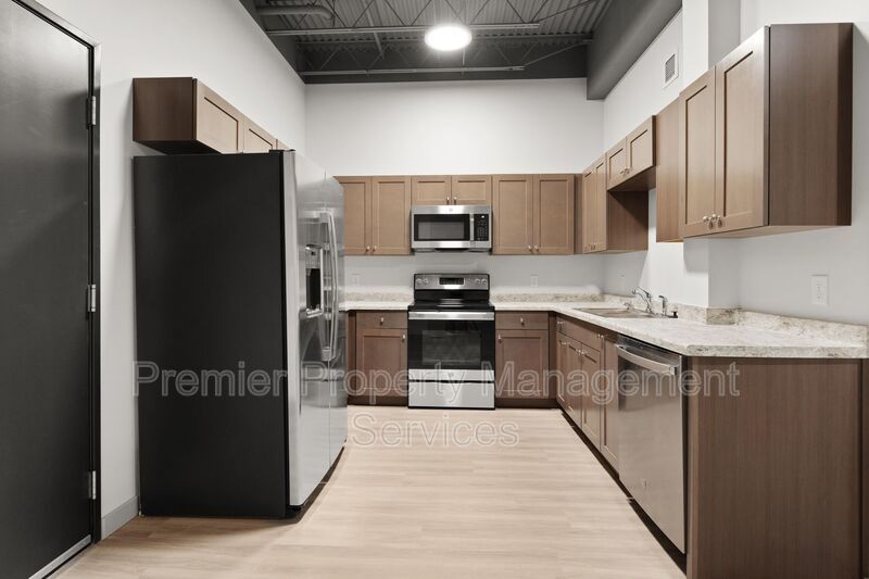 Updated Midtown Apartment with In-Unit Laundry & Secure Parking – Pet Friendly property image