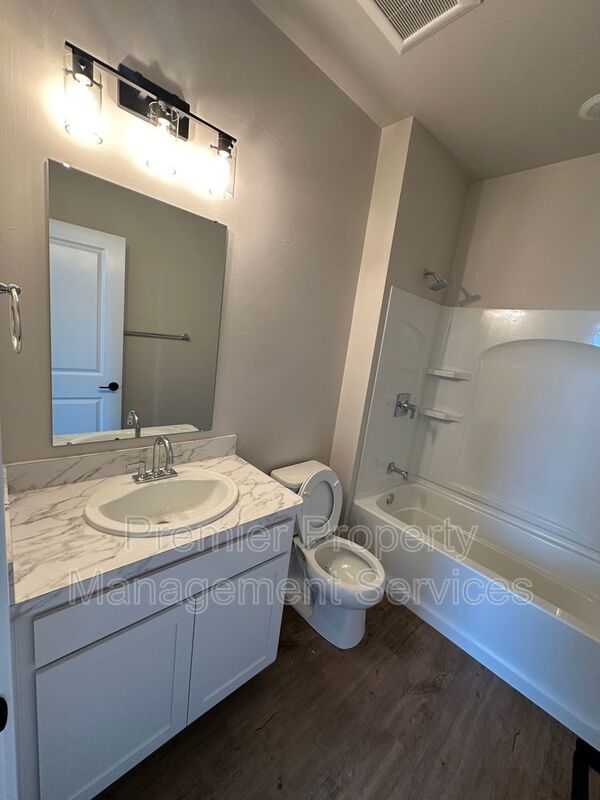 2 Bed / 2 Bath Modern Apartment on Billings West End property image