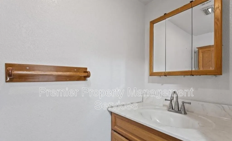 Townhome in the Billings Heights | Pet Friendly + Garage property image