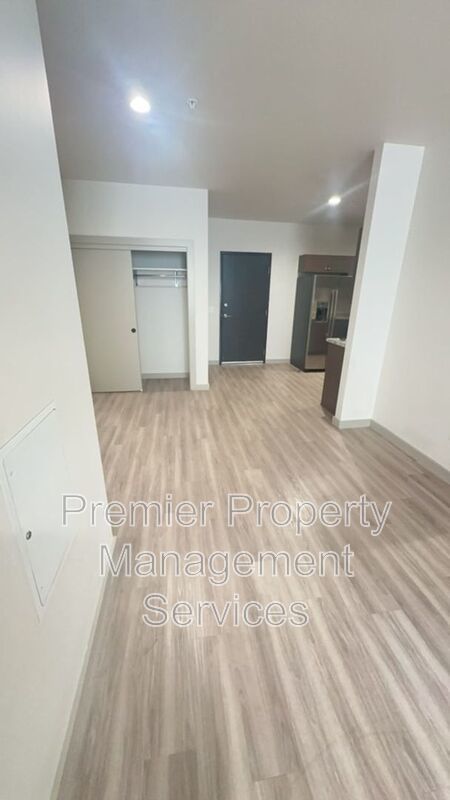 Updated Midtown Apartment with In-Unit Laundry & Secure Parking – Pet Friendly property image