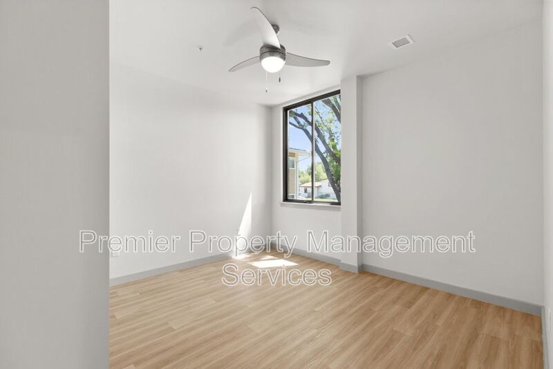 Updated Midtown Apartment with In-Unit Laundry & Secure Parking – Pet Friendly property image