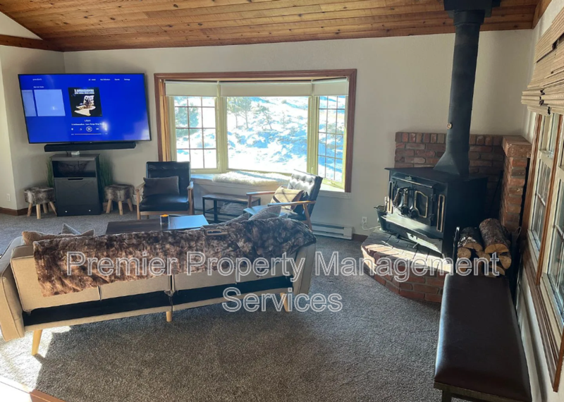 Mountain Home in Emerald Hills property image