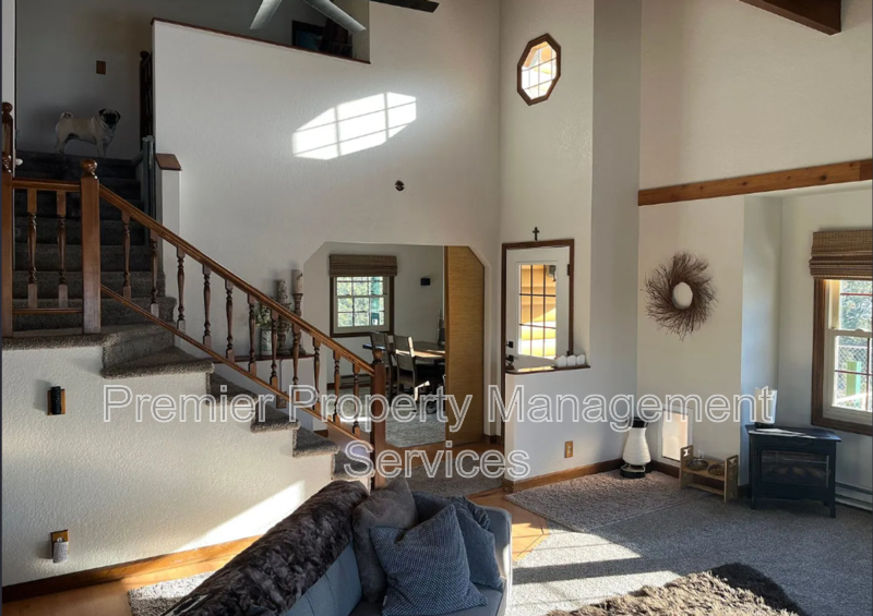 Mountain Home in Emerald Hills property image