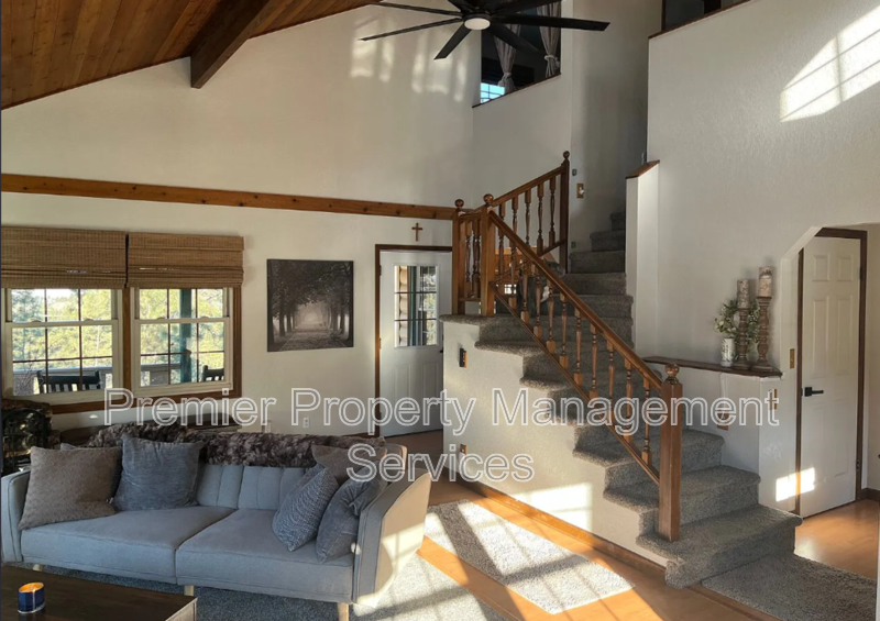 Mountain Home in Emerald Hills property image