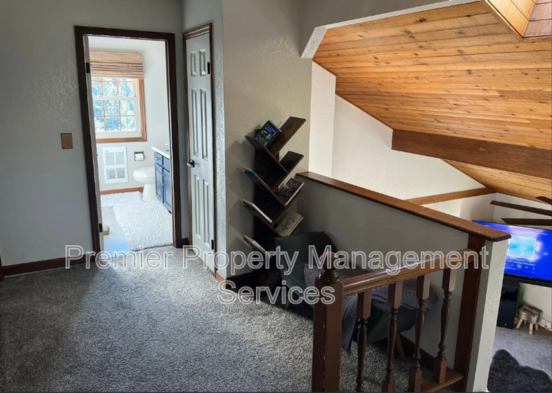 Mountain Home in Emerald Hills property image