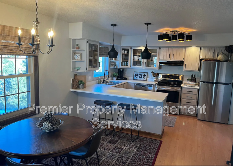 Mountain Home in Emerald Hills property image
