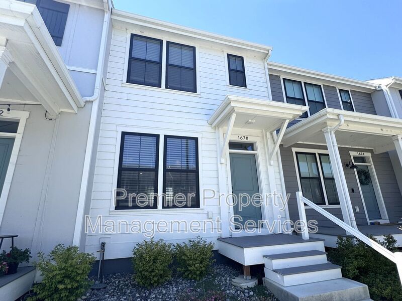 Move-In Ready Annafeld Home with In-Unit Laundry & Garage property image