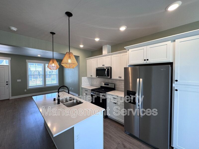 Move-In Ready Annafeld Home with In-Unit Laundry & Garage property image