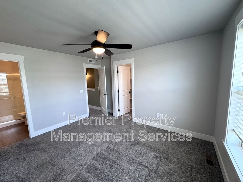 Move-In Ready Annafeld Home with In-Unit Laundry & Garage property image