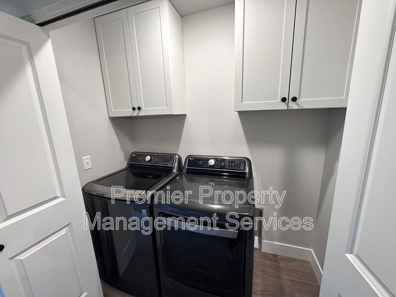 Move-In Ready Annafeld Home with In-Unit Laundry & Garage property image