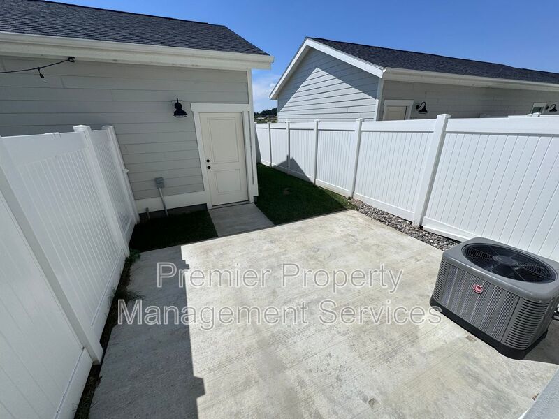 Move-In Ready Annafeld Home with In-Unit Laundry & Garage property image