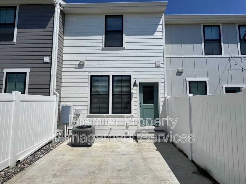 Move-In Ready Annafeld Home with In-Unit Laundry & Garage property image