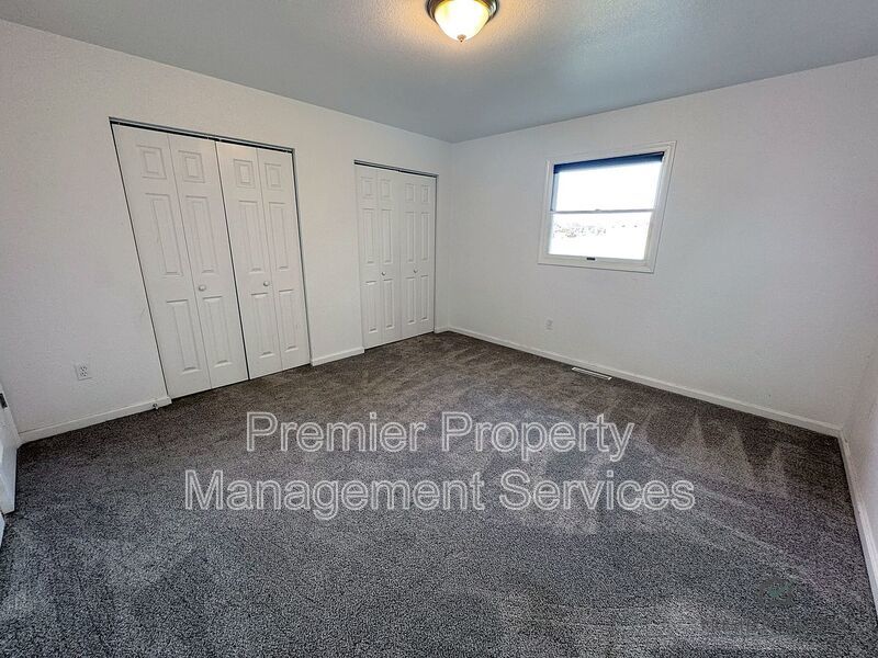4 Bed / 2 Bath · 2,068 sq ft · Fenced Yard & Big Garage property image