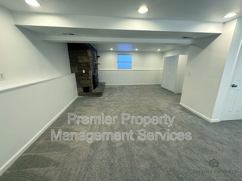 4 Bed / 2 Bath · 2,068 sq ft · Fenced Yard & Big Garage property image