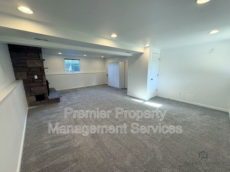 4 Bed / 2 Bath · 2,068 sq ft · Fenced Yard & Big Garage property image