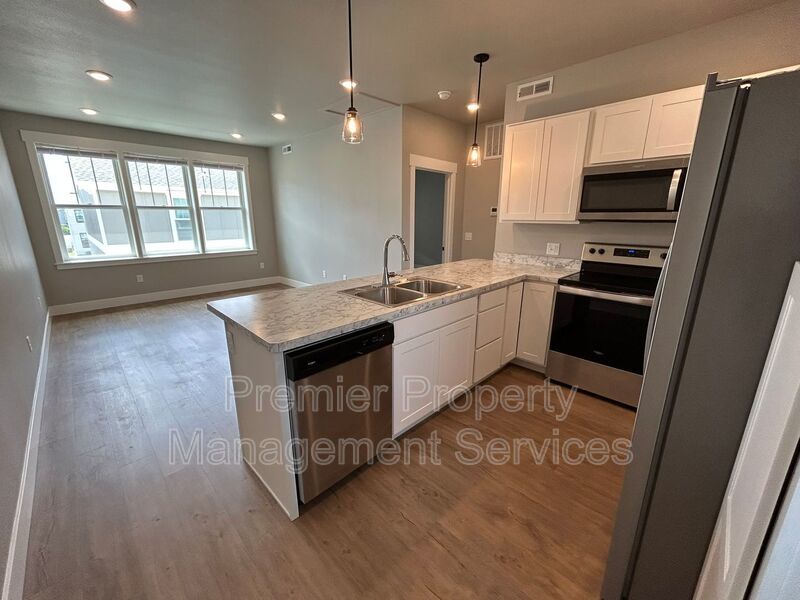 Modern 1-Bedroom Duplex with Attached Garage – West End Billings property image