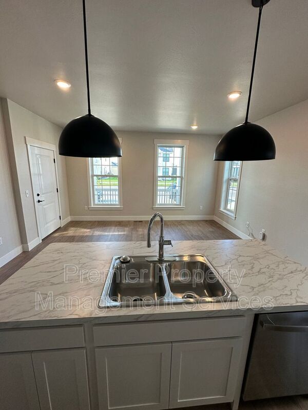 2 Bed / 2 Bath Modern Apartment on Billings West End property image