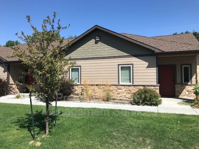 Modern 2 Bed, 2 Bath Near 32nd & Grand - Pet-Friendly with Private Patio property image